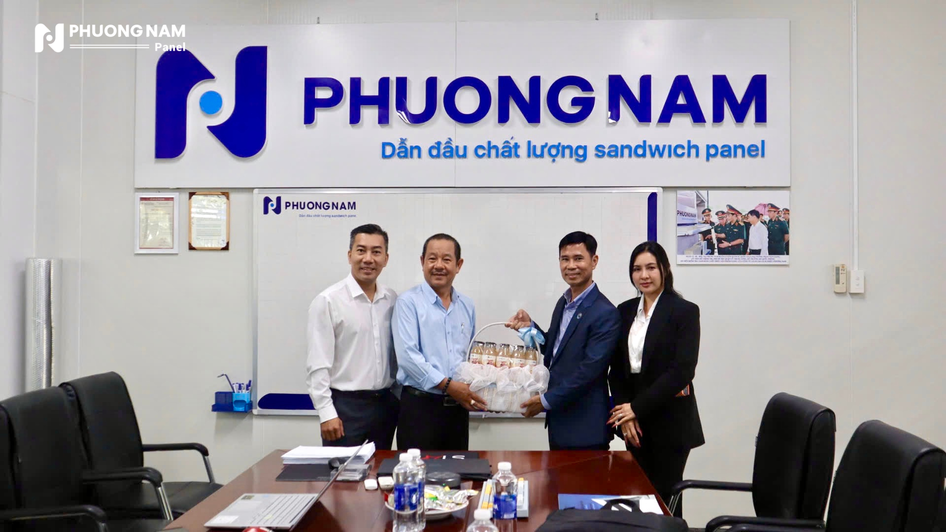 ĐÓN TIẾP ĐOÀN THAM TÁN THƯƠNG MẠI ĐẠI SỨ QUÁN CAMPUCHIA THĂM QUAN NHÀ MÁY PHƯƠNG NAM PANEL
