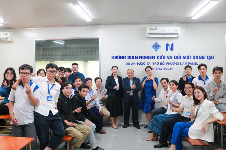 PNP | PHƯƠNG NAM PANEL SPONSORS RESEARCH & INNOVATION SPACE AND SUPPORTS WELCOMING NEW STUDENTS OF K50 – FACULTY OF CIVIL ENGINEERING, CAN THO UNIVERSITY OF TECHNOLOGY